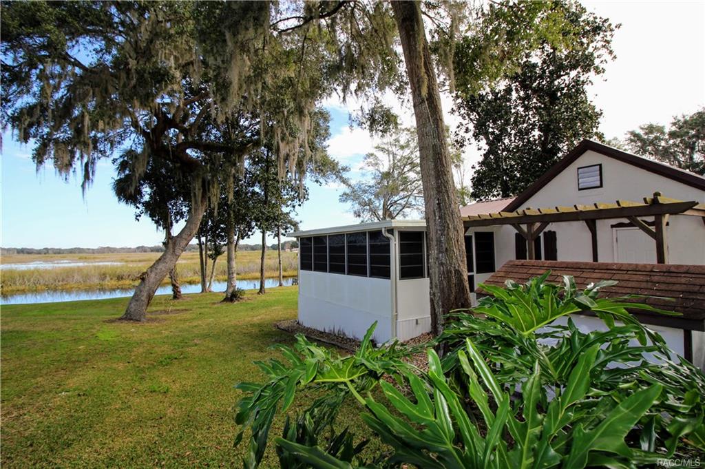 home for sale at 9033 E Tsala Apopka Drive, Inverness, FL 34450 in Hickory Hill Retreats