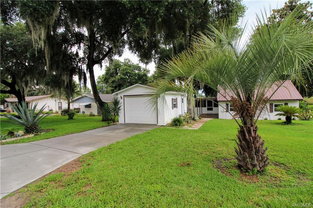 home for sale at 9033 E Tsala Apopka Drive, Inverness, FL 34450 in Hickory Hill Retreats