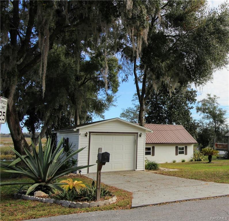 home for sale at 9033 E Tsala Apopka Drive, Inverness, FL 34450 in Hickory Hill Retreats