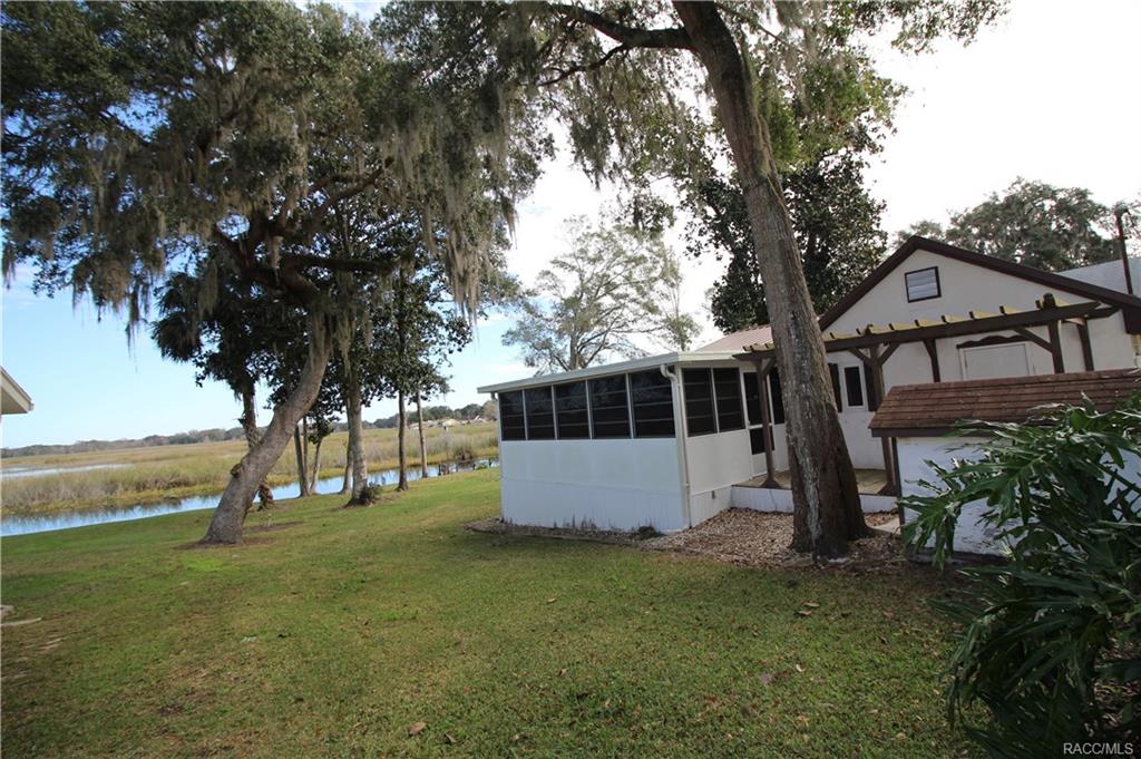home for sale at 9033 E Tsala Apopka Drive, Inverness, FL 34450 in Hickory Hill Retreats