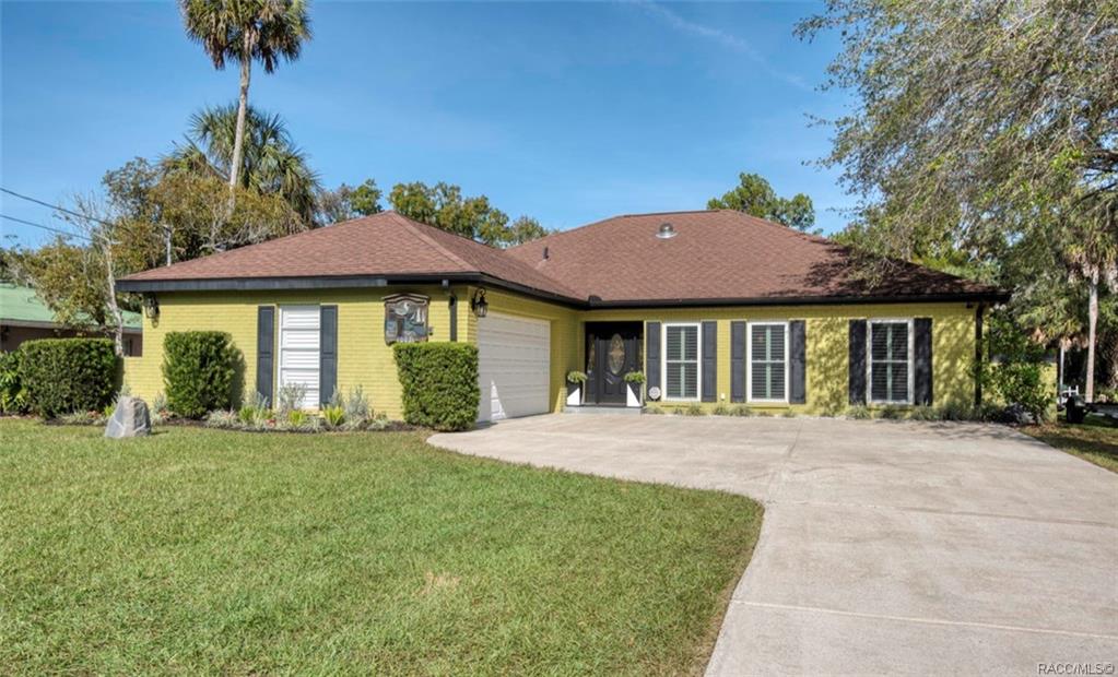 home for sale at 10021 W Halls River Road, Homosassa, FL 34446 in Homosassa Shores