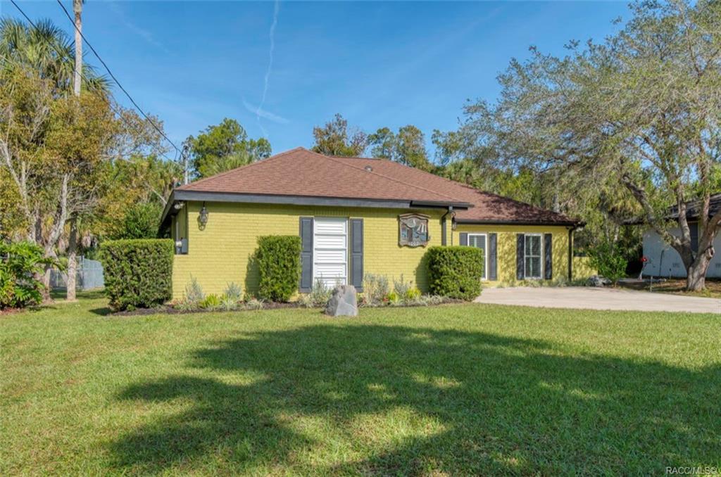 home for sale at 10021 W Halls River Road, Homosassa, FL 34446 in Homosassa Shores