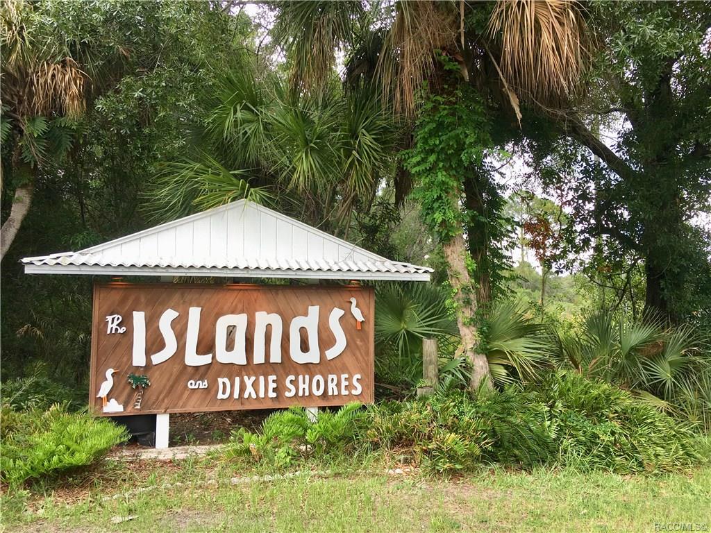 home for sale at 11269 W Bayshore Drive, Crystal River, FL 34429 in Bay Villas