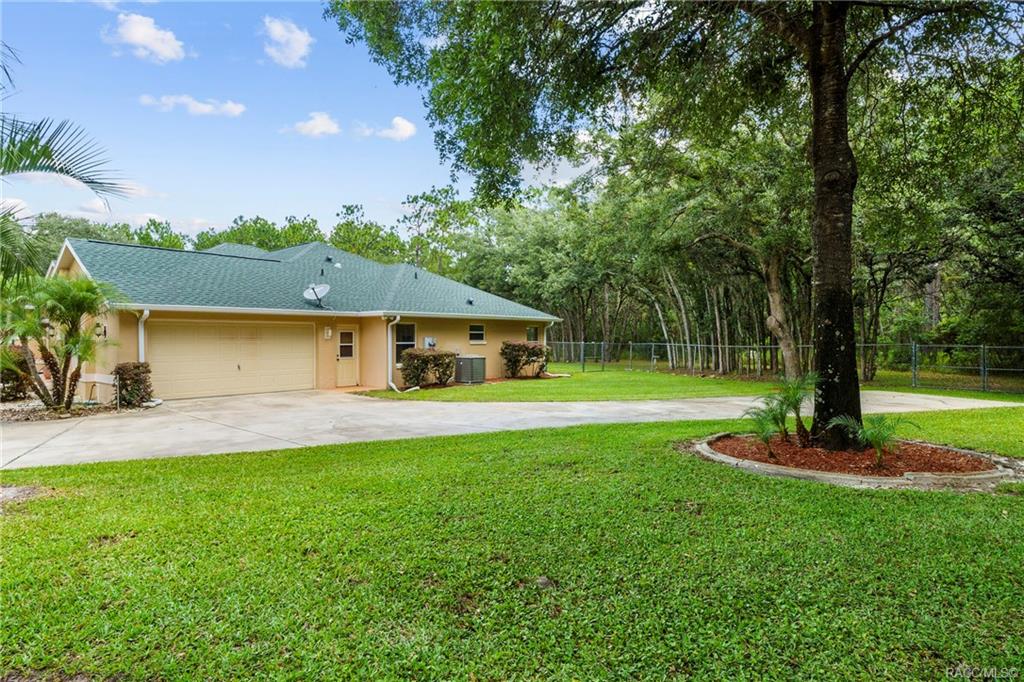 home for sale at 1991 W Tall Oaks Drive, Beverly Hills, FL 34465 in Pine Ridge