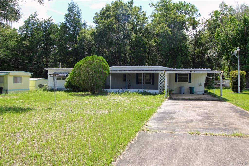 home for sale at 8370 S Lake Consuella Drive, Floral City, FL 34436 in Buckeye Villa