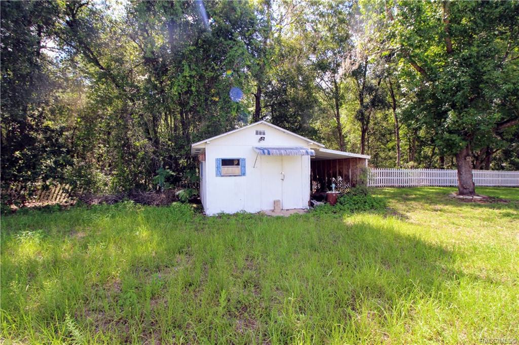 home for sale at 8370 S Lake Consuella Drive, Floral City, FL 34436 in Buckeye Villa