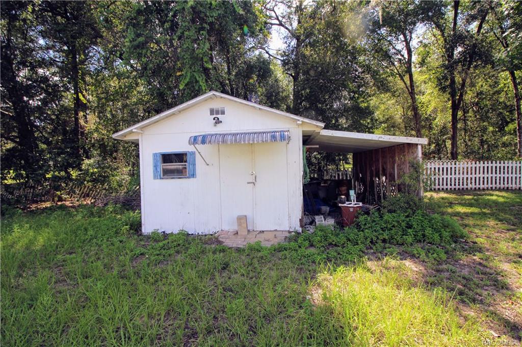 home for sale at 8370 S Lake Consuella Drive, Floral City, FL 34436 in Buckeye Villa