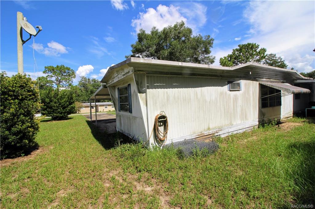 home for sale at 8370 S Lake Consuella Drive, Floral City, FL 34436 in Buckeye Villa