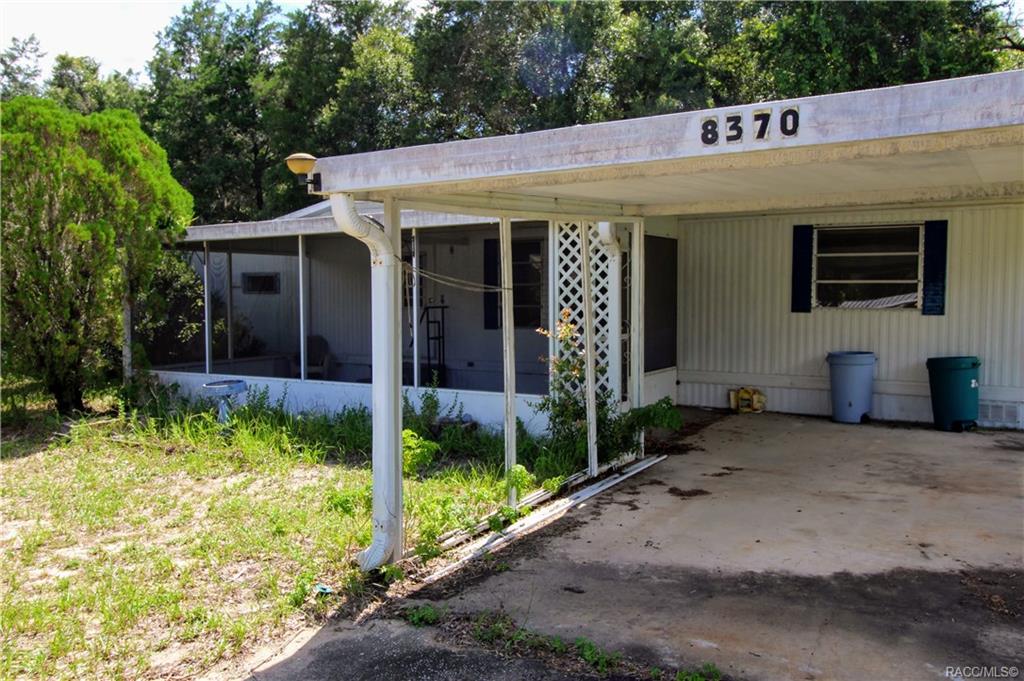 home for sale at 8370 S Lake Consuella Drive, Floral City, FL 34436 in Buckeye Villa