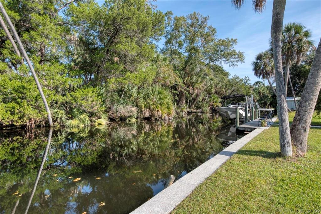 Homosassa Shores Property Information 10021 W Halls River Road