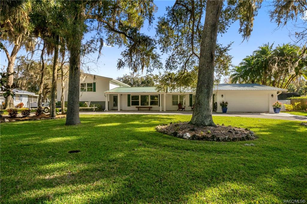 home for sale at 4435 S Purslane Drive, Homosassa, FL 34448 in Blue Water Forest
