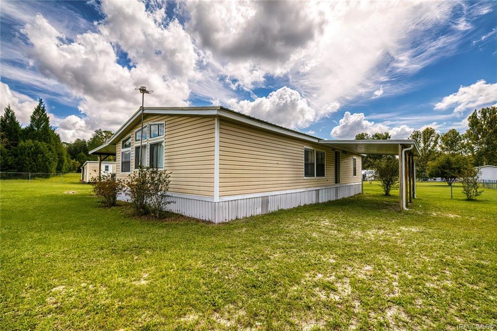 home for sale at 11581 Citrus Avenue, Crystal River, FL 34428 in Lake Rousseau
