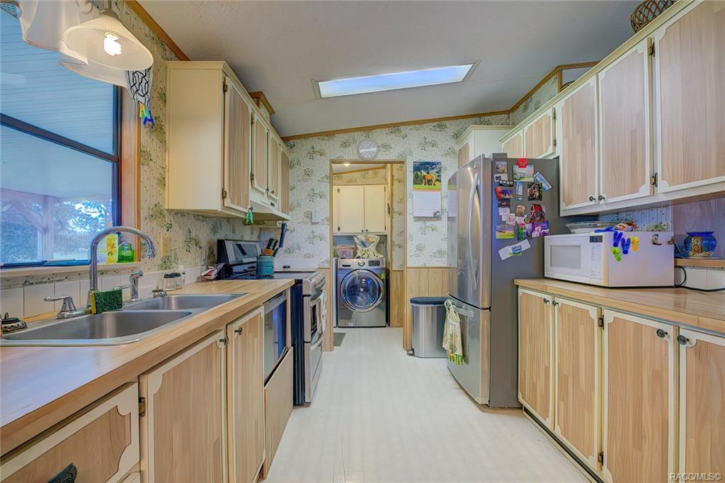 home for sale at 11581 Citrus Avenue, Crystal River, FL 34428 in Lake Rousseau
