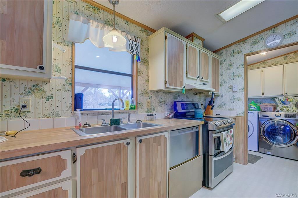 home for sale at 11581 Citrus Avenue, Crystal River, FL 34428 in Lake Rousseau