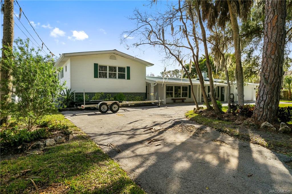 home for sale at 4435 S Purslane Drive, Homosassa, FL 34448 in Blue Water Forest