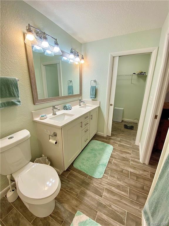 home for sale at 5109 Riverside Drive, Yankeetown, FL 34498 in Levy County