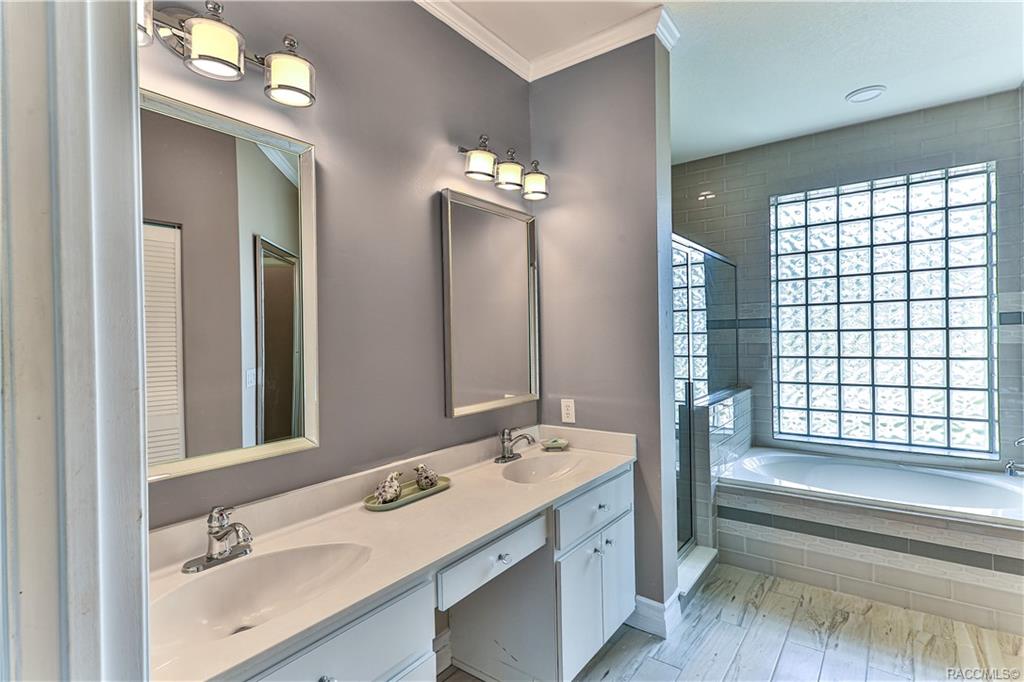 home for sale at 352 W Crestmont Court, Beverly Hills, FL 34465 in Laurel Ridge