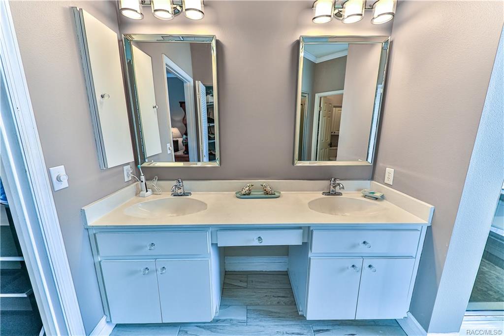 home for sale at 352 W Crestmont Court, Beverly Hills, FL 34465 in Laurel Ridge