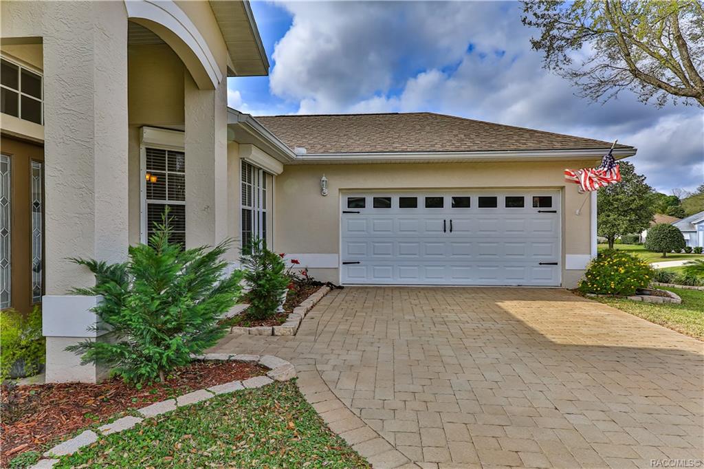 home for sale at 352 W Crestmont Court, Beverly Hills, FL 34465 in Laurel Ridge
