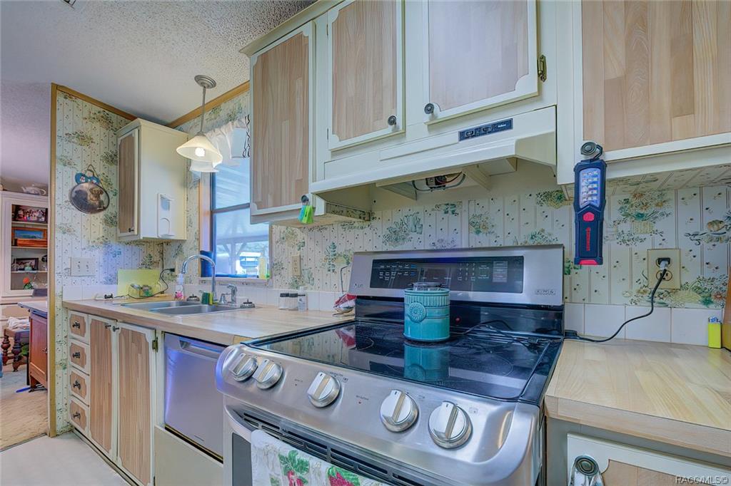 home for sale at 11581 Citrus Avenue, Crystal River, FL 34428 in Lake Rousseau