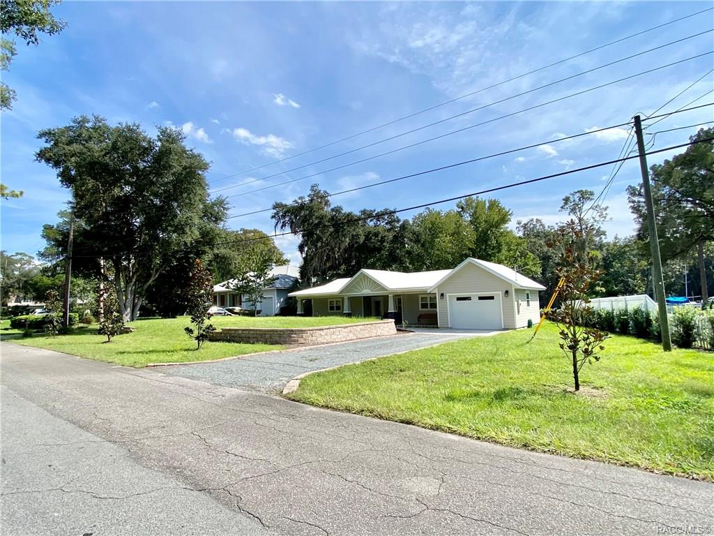 home for sale at 5109 Riverside Drive, Yankeetown, FL 34498 in Levy County