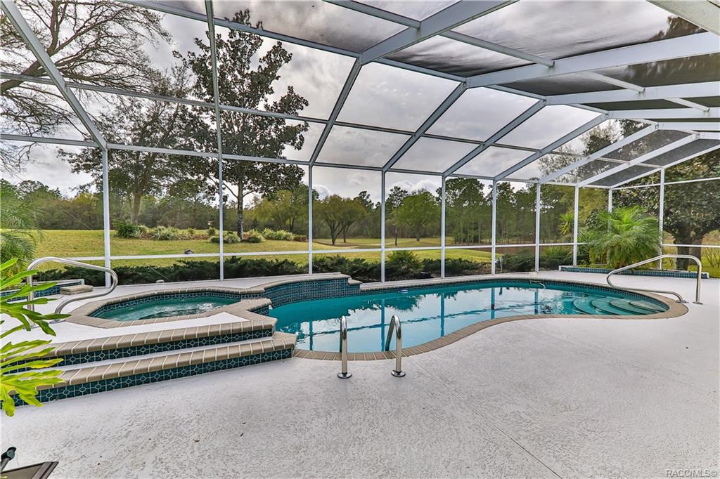 home for sale at 352 W Crestmont Court, Beverly Hills, FL 34465 in Laurel Ridge