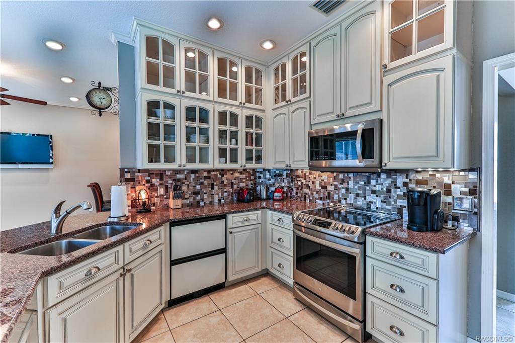 home for sale at 352 W Crestmont Court, Beverly Hills, FL 34465 in Laurel Ridge