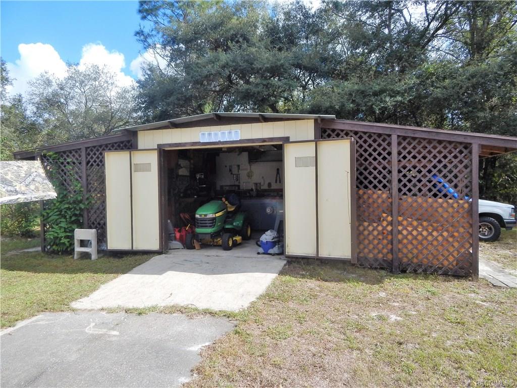 home for sale at 7651 SE 118th Avenue, Morriston, FL 32668 in Levy County